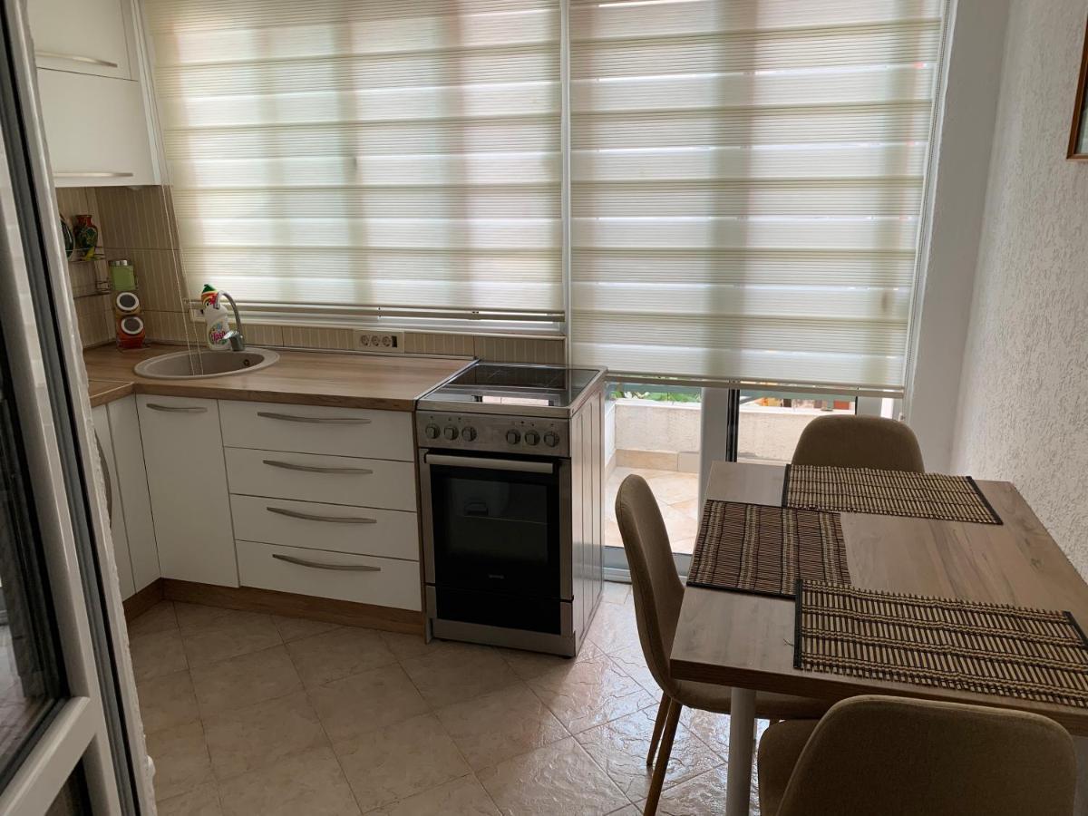 Apartmani Jedro Rafailovici Exterior photo